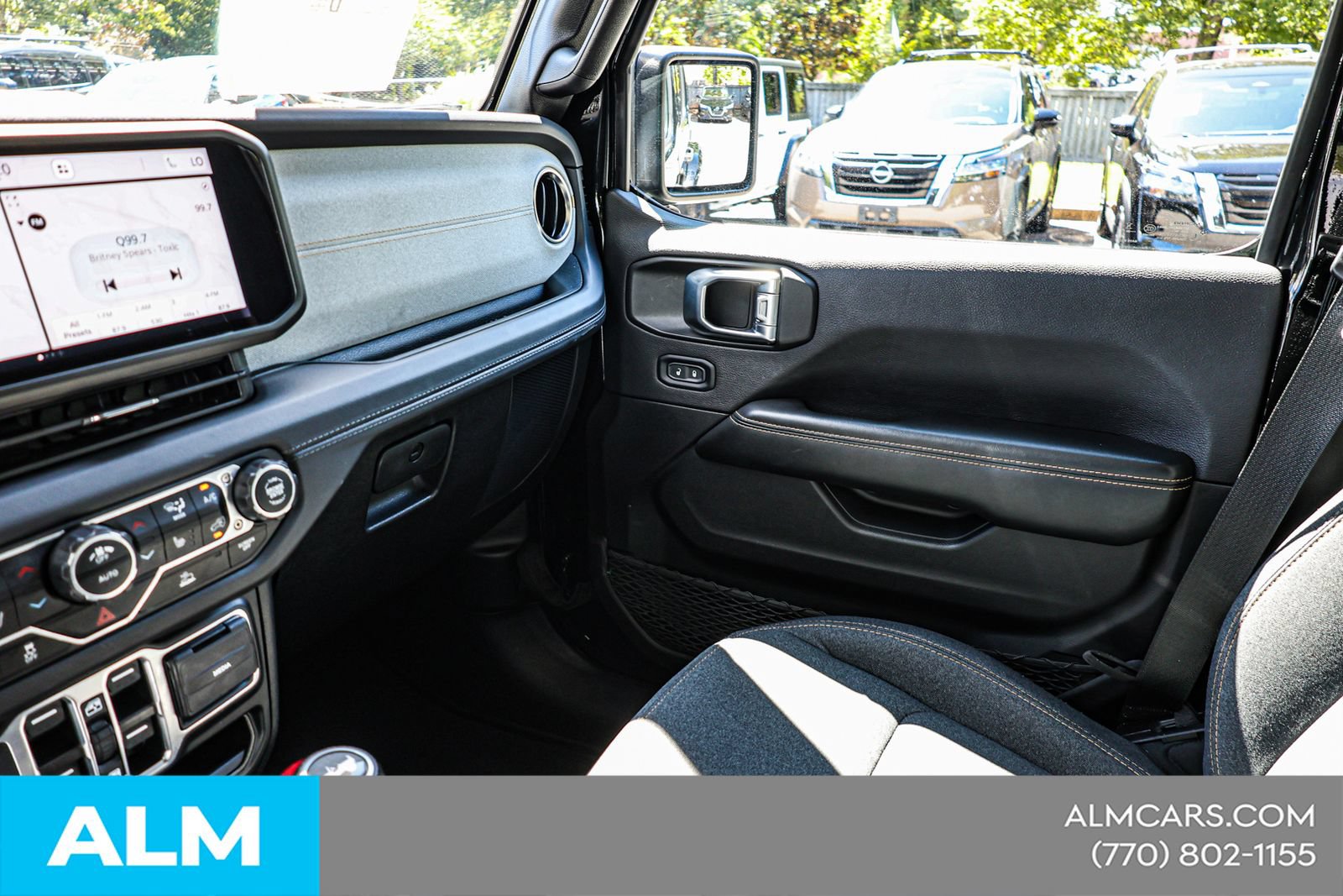 Used 2024 Jeep Wrangler Unlimited Sahara AWD/4WD image 38