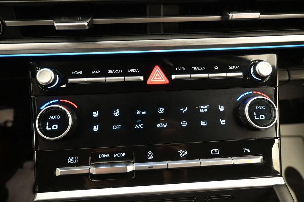 Used 2024 Hyundai Santa Fe Limited FWD image 16