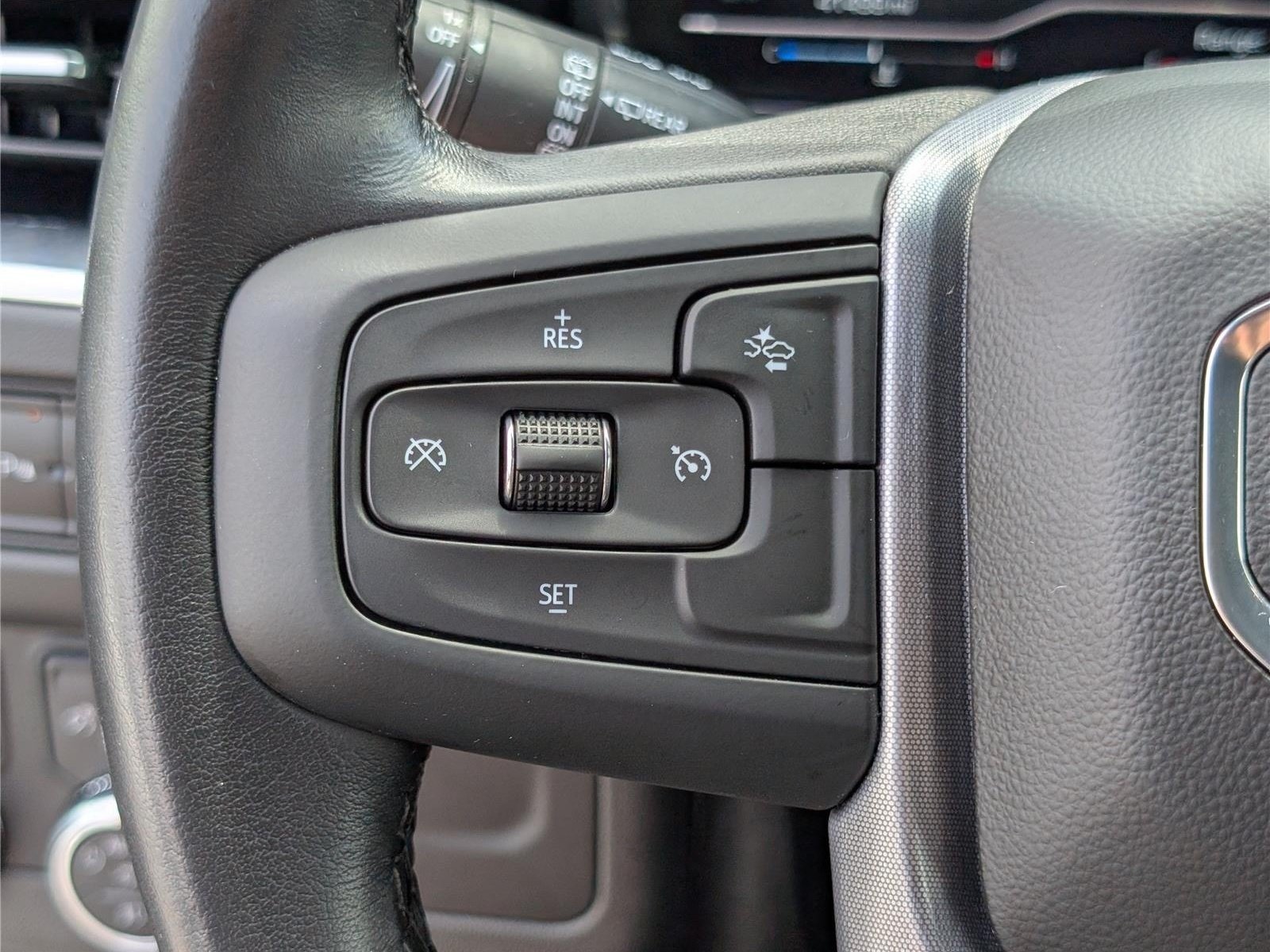 Used 2023 GMC Yukon SLE w/ Gmc Pro Safety Plus Package RWD image 24