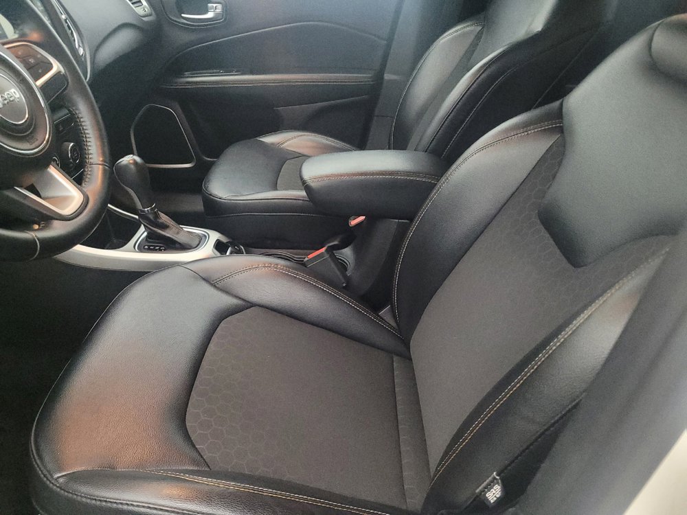 Used 2017 Jeep Compass Latitude FWD image 17