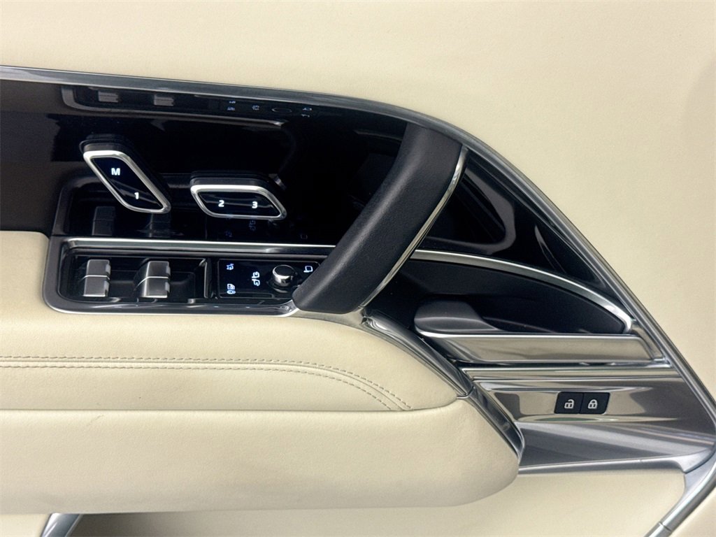 Certified 2023 Land Rover Range Rover SE image 17