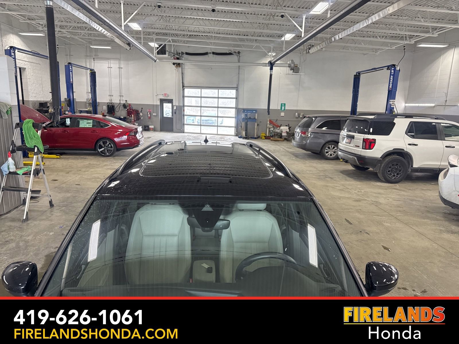 Used 2023 Volkswagen Tiguan SE R-Line image 9