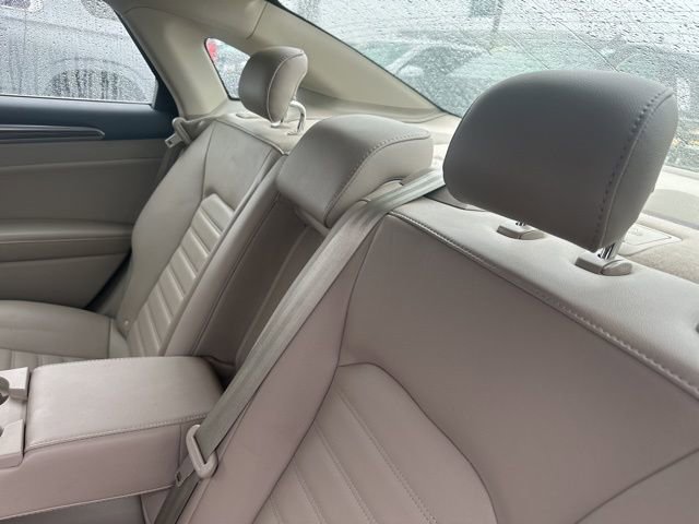 Used 2017 Ford Fusion SE w/ Fusion SE Technology Package image 11