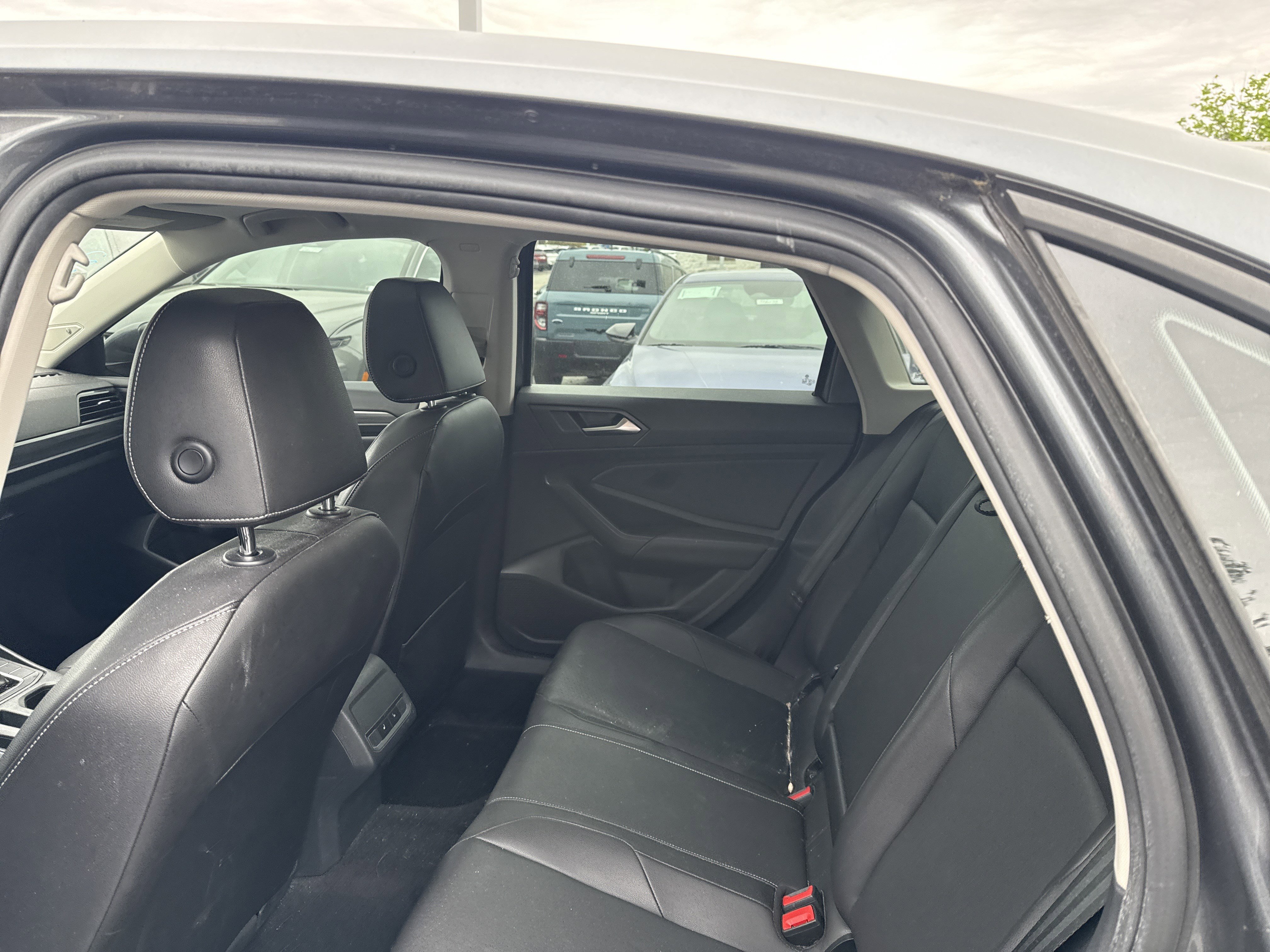 Used 2019 Volkswagen Jetta SEL w/ Cold Weather Package FWD image 14