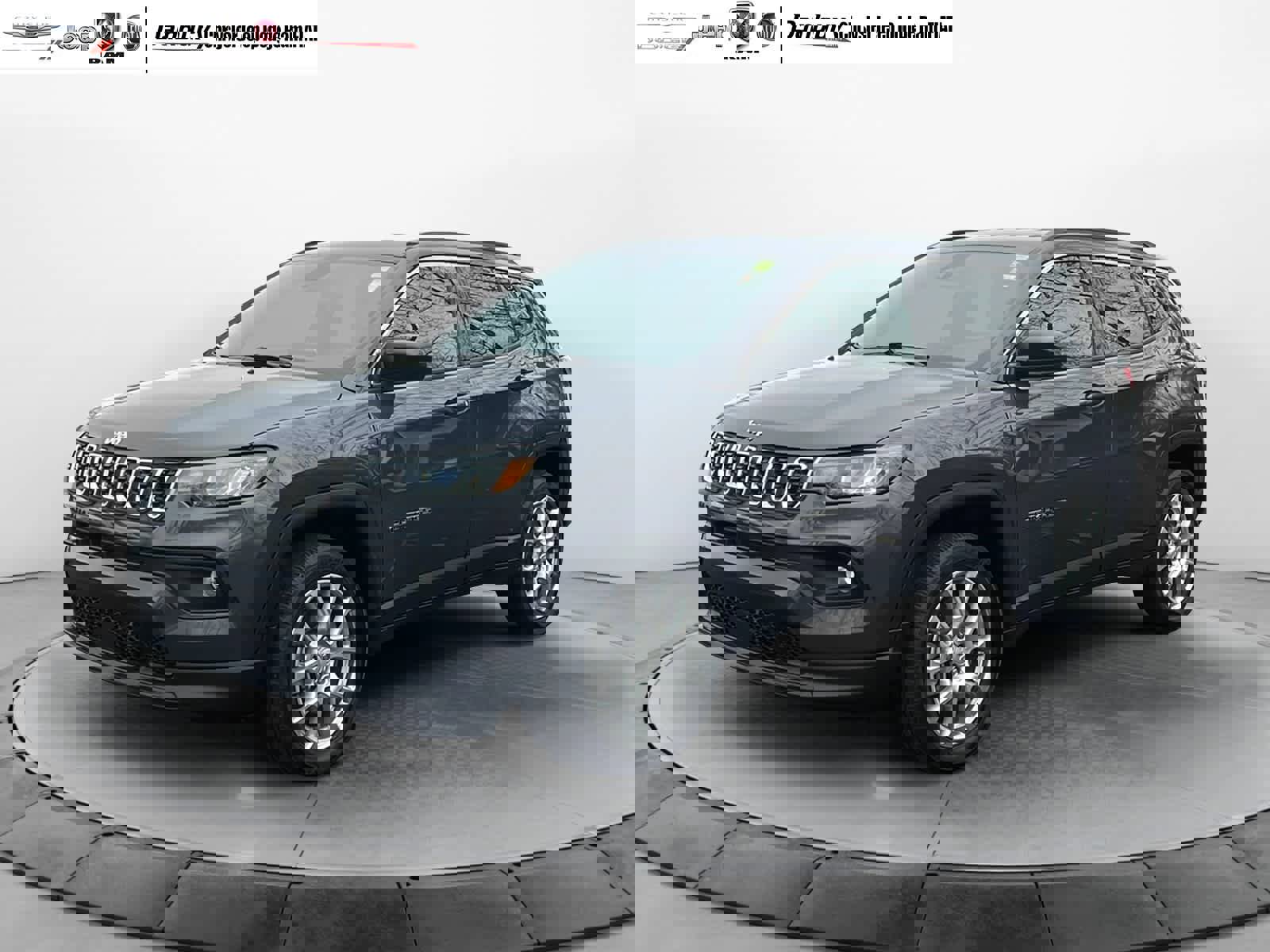 Used 2024 Jeep Compass Latitude image 4