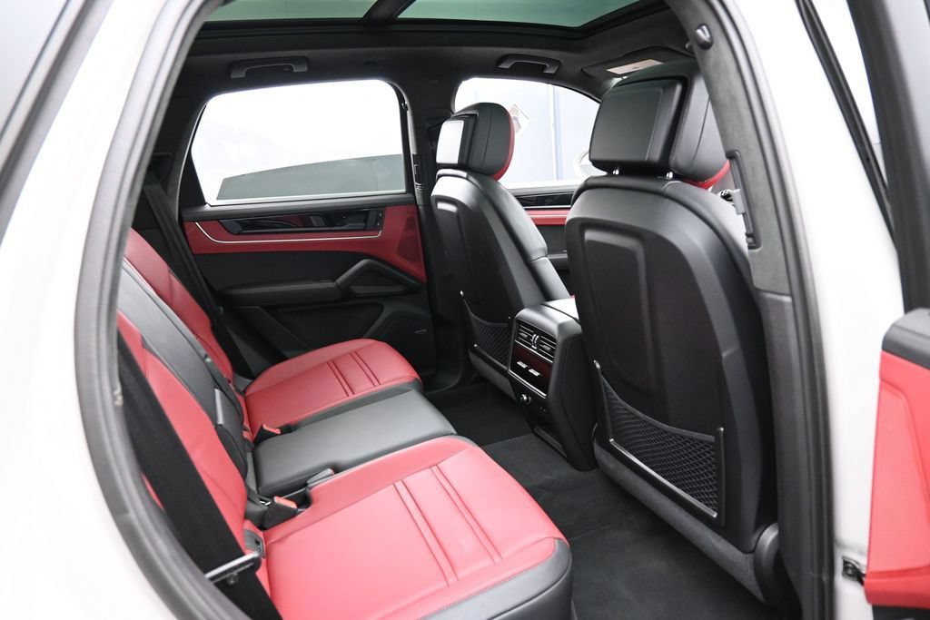 Certified 2025 Porsche Cayenne GTS AWD/4WD image 29