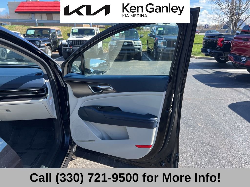 Certified 2025 Kia Sportage EX image 58