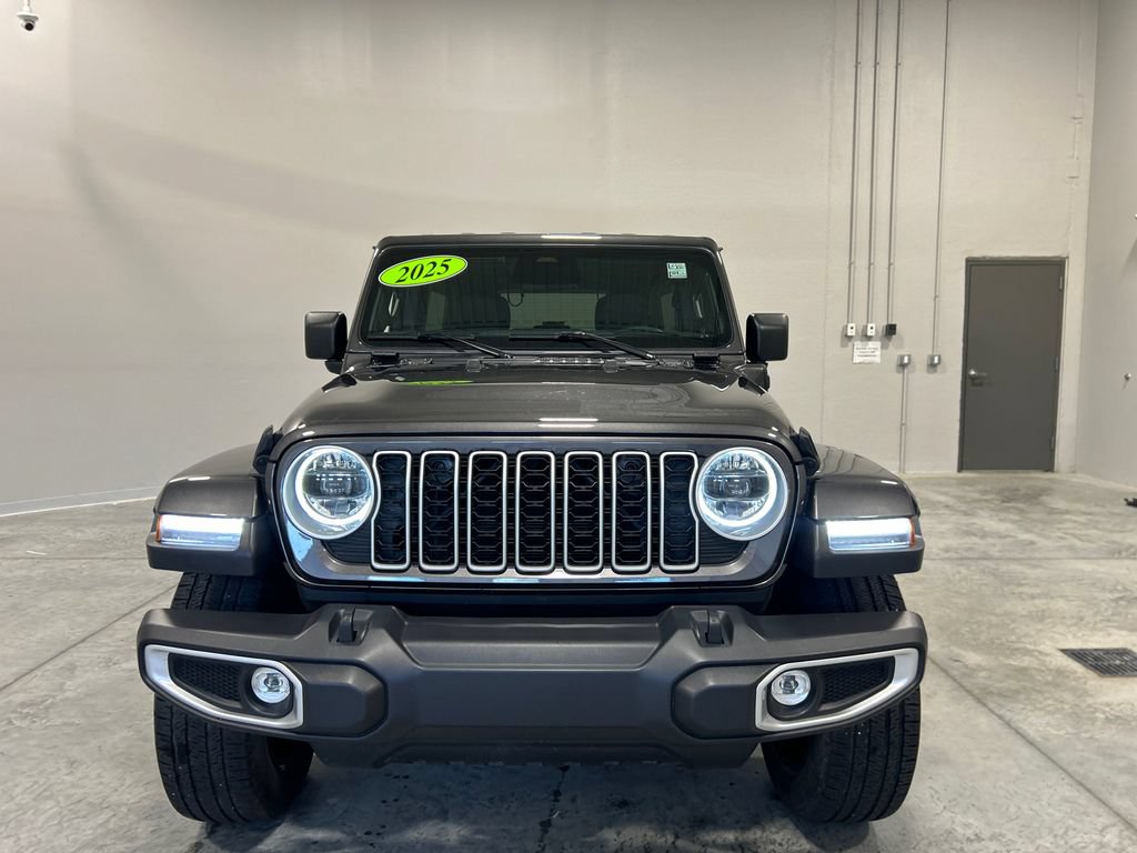 Used 2025 Jeep Wrangler Unlimited Sahara AWD/4WD image 3