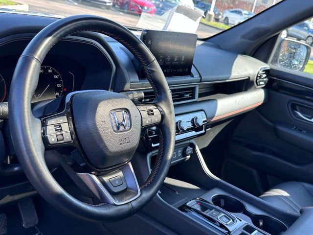 Used 2025 Honda Pilot TrailSport image 14