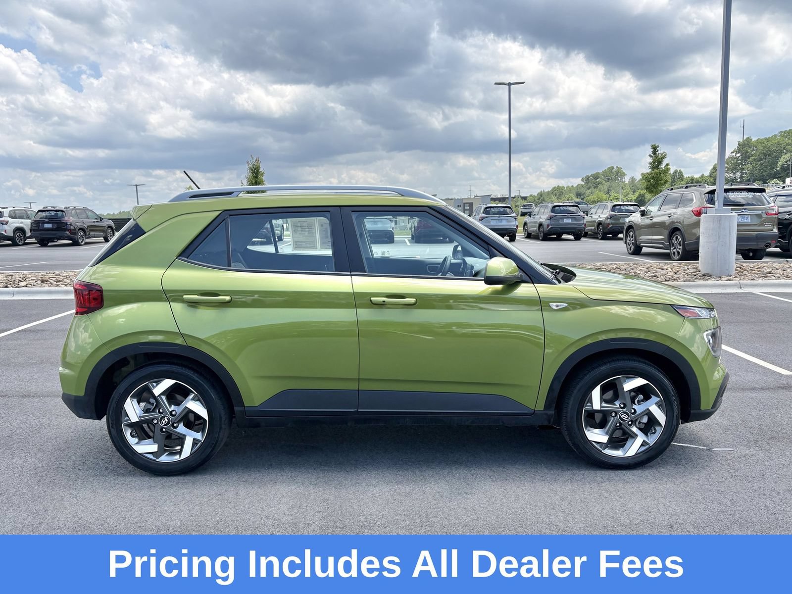 Used 2024 Hyundai Venue SEL FWD image 6