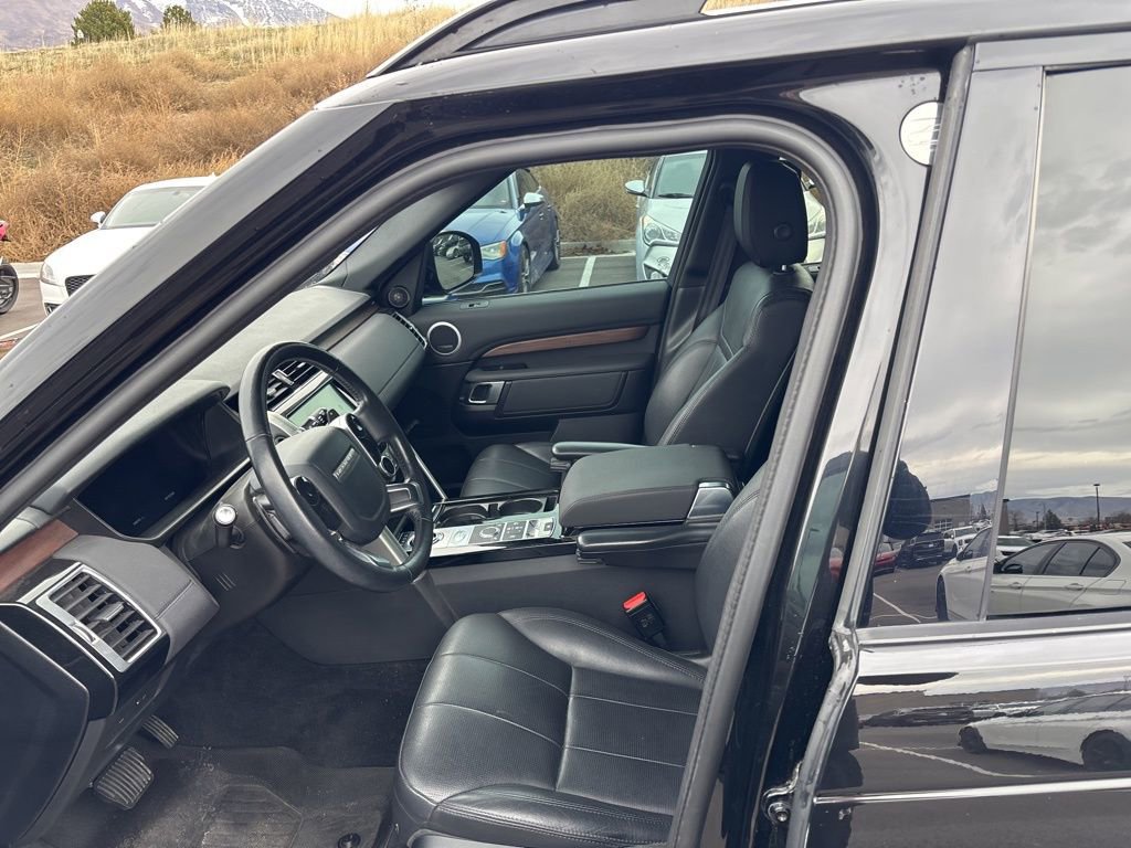 Used 2020 Land Rover Discovery HSE image 10