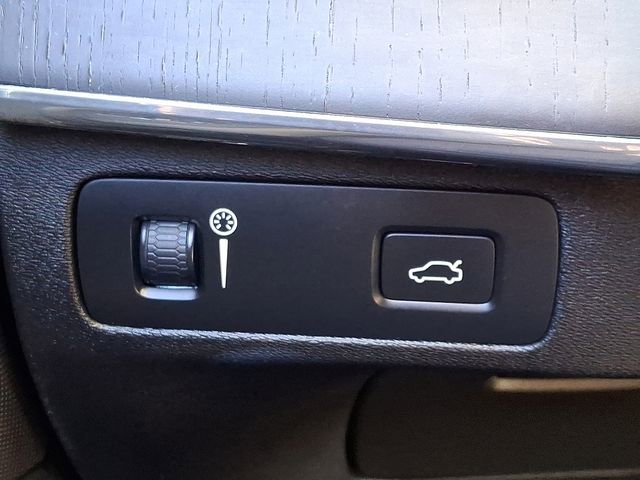 Used 2020 Volvo XC90 T6 Momentum image 27