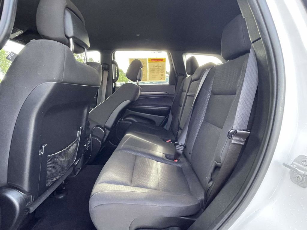 Used 2020 Jeep Grand Cherokee Laredo RWD image 12