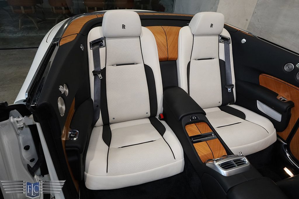 Used 2017 Rolls-Royce Dawn RWD image 24