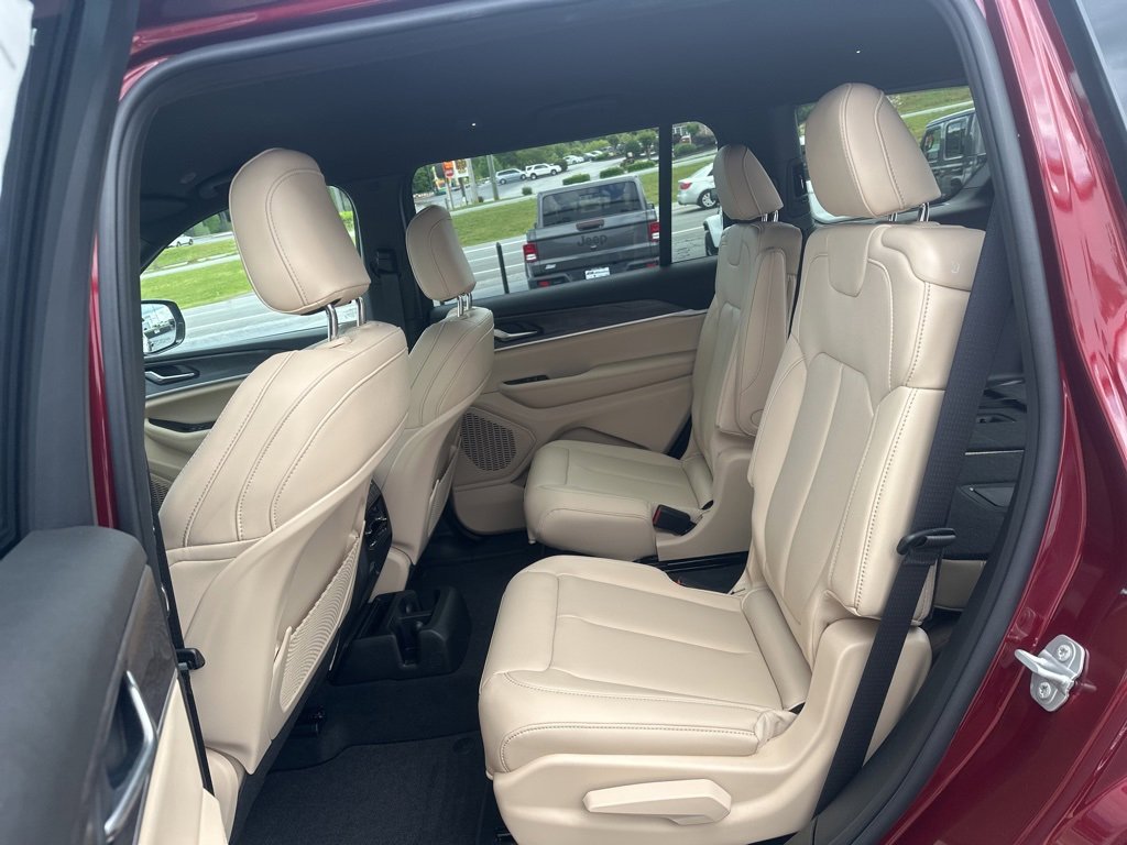 New 2025 Jeep Grand Cherokee L Limited image 21