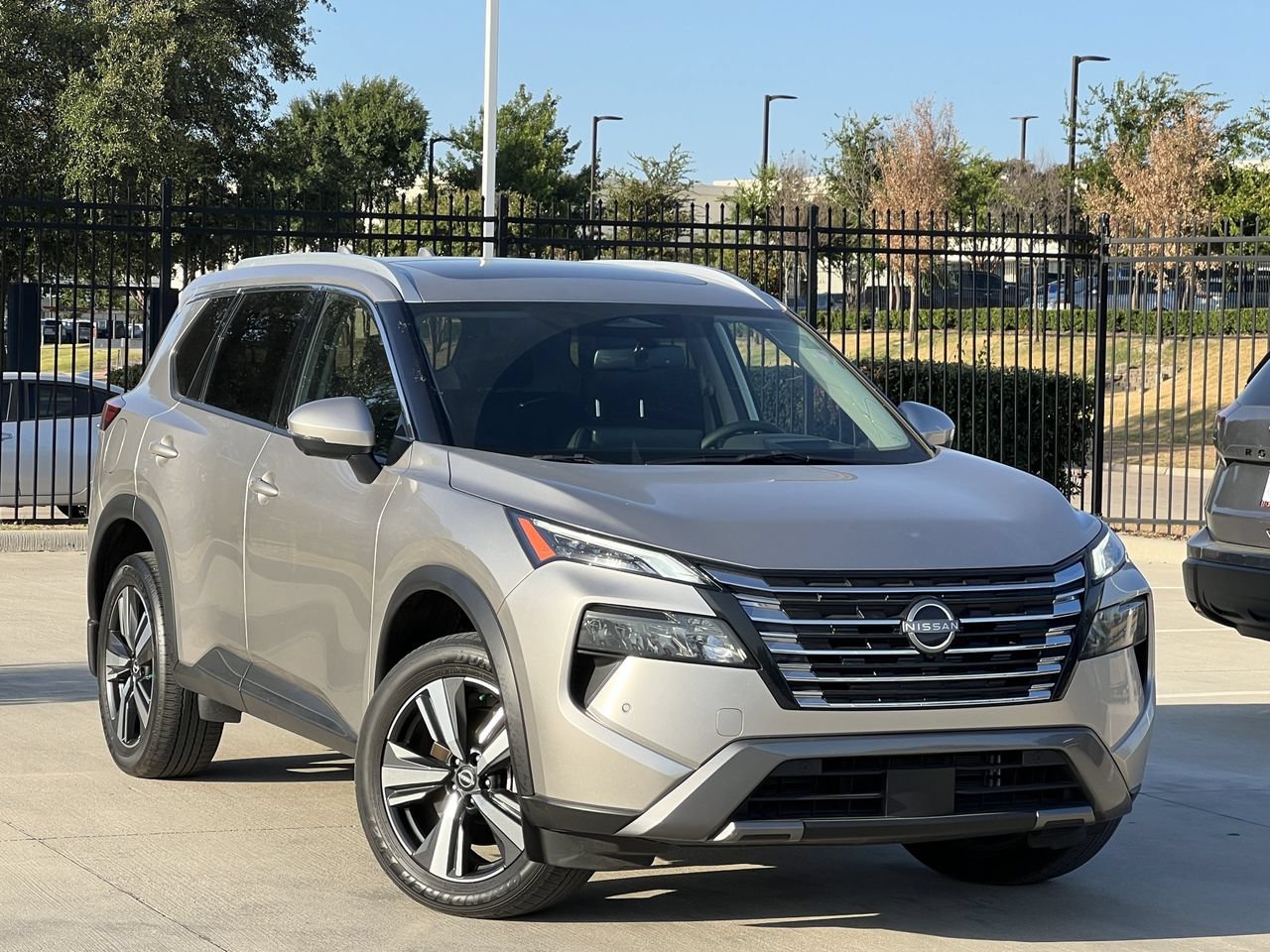 Certified 2025 Nissan Rogue SL w/ Tech Package AWD/4WD image 2