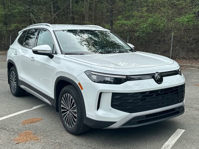 Certified 2025 Volkswagen Tiguan S image 3