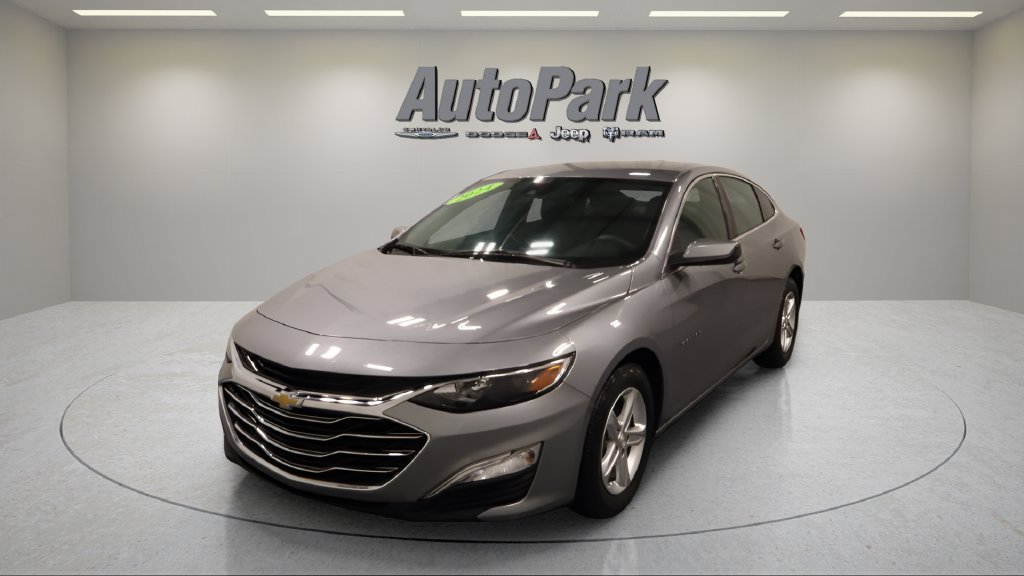 Used 2024 Chevrolet Malibu LS w/ Driver Confidence Package FWD image 3