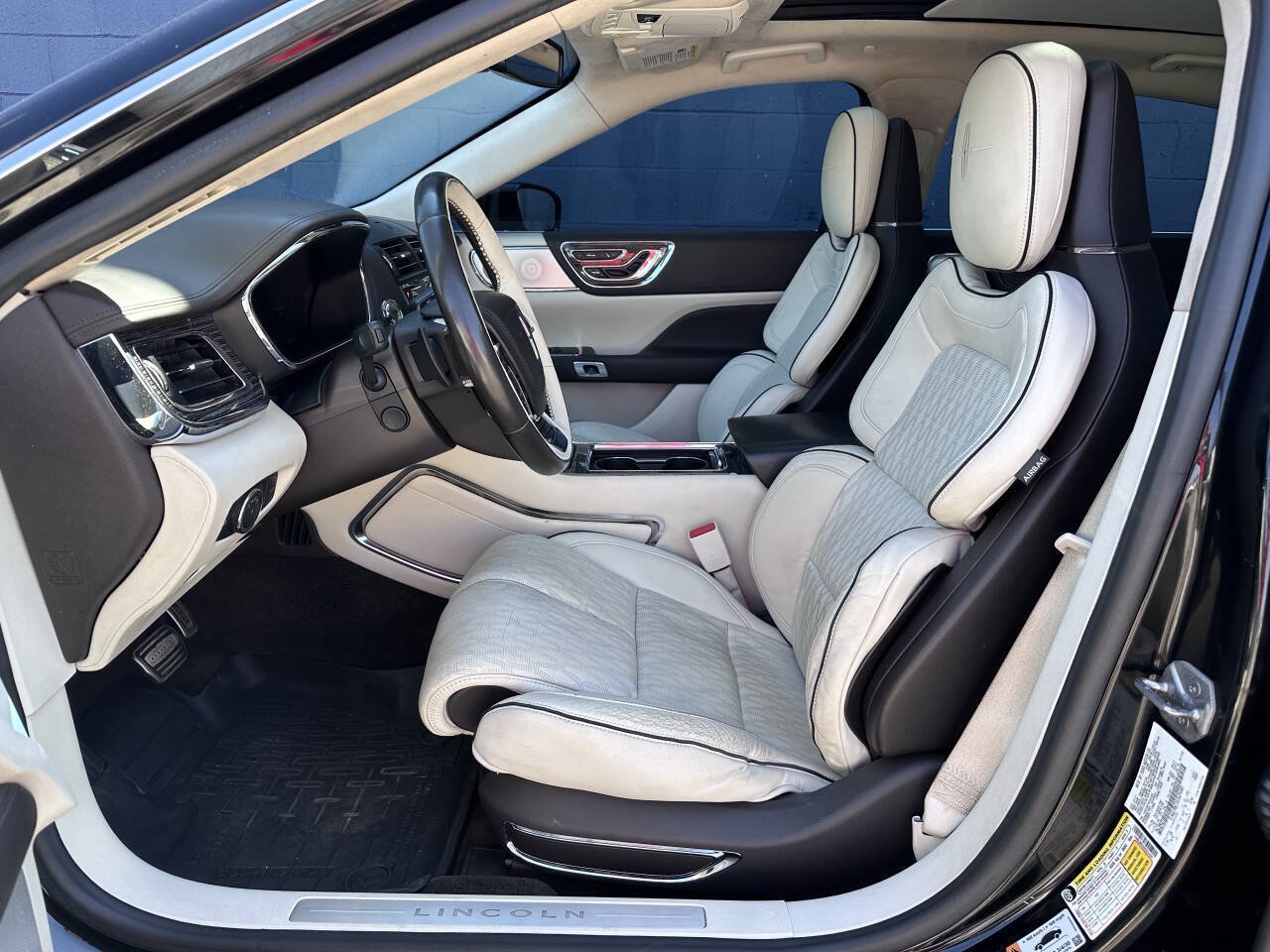 Used 2017 Lincoln Continental Black Label w/ Technology Package AWD/4WD image 11