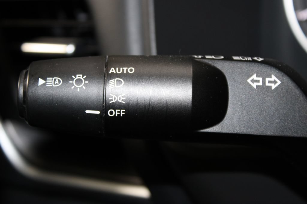 Used 2023 Nissan Rogue SV AWD/4WD image 37