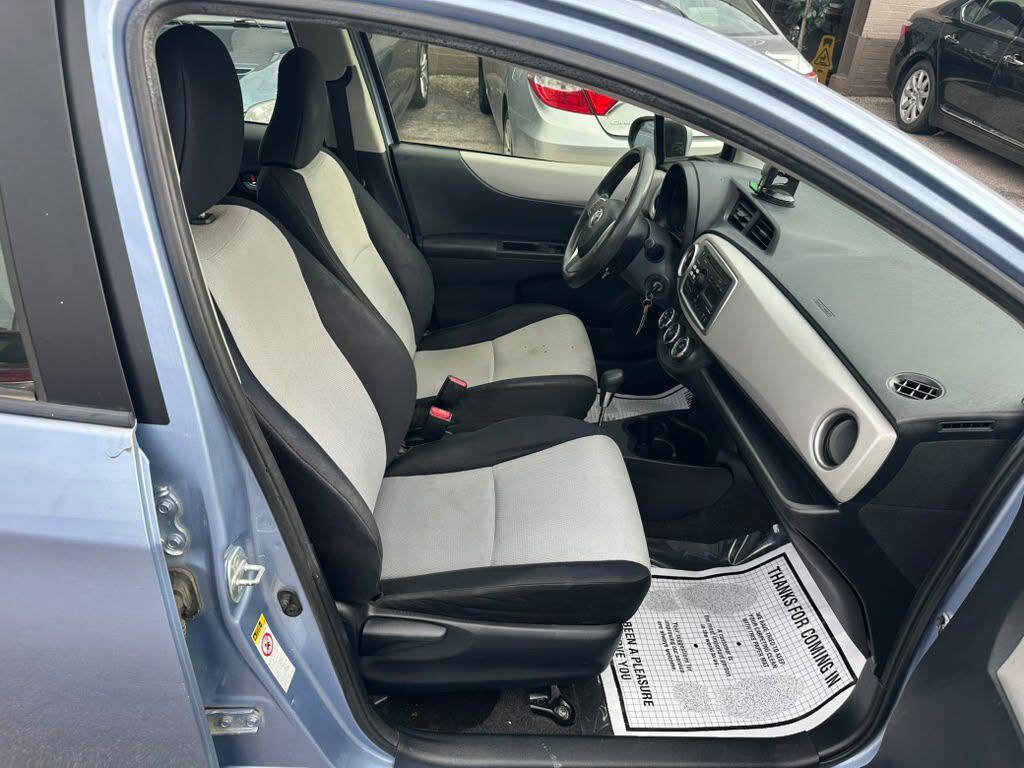 Used 2013 Toyota Yaris LE FWD image 13