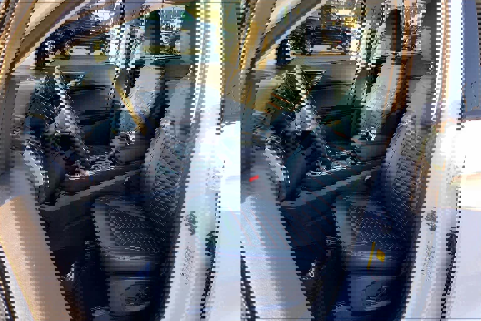 Used 2024 Ford Edge SEL w/ Sport Appearance Package image 8