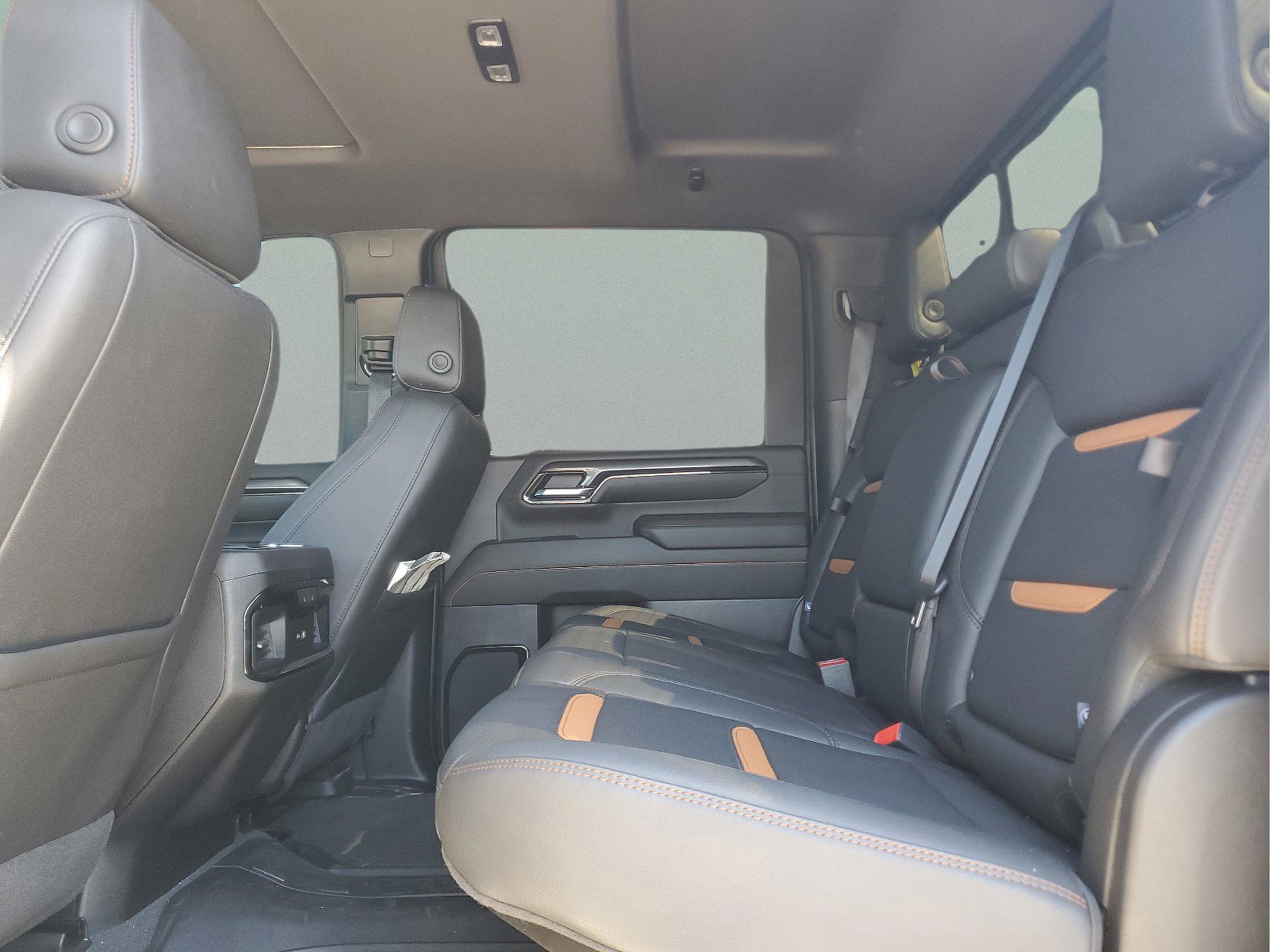 Used 2024 GMC Sierra 2500 AT4 w/ AT4 Premium Plus Package image 7