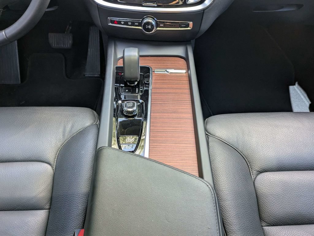 Certified 2025 Volvo S60 B5 Plus AWD/4WD image 17