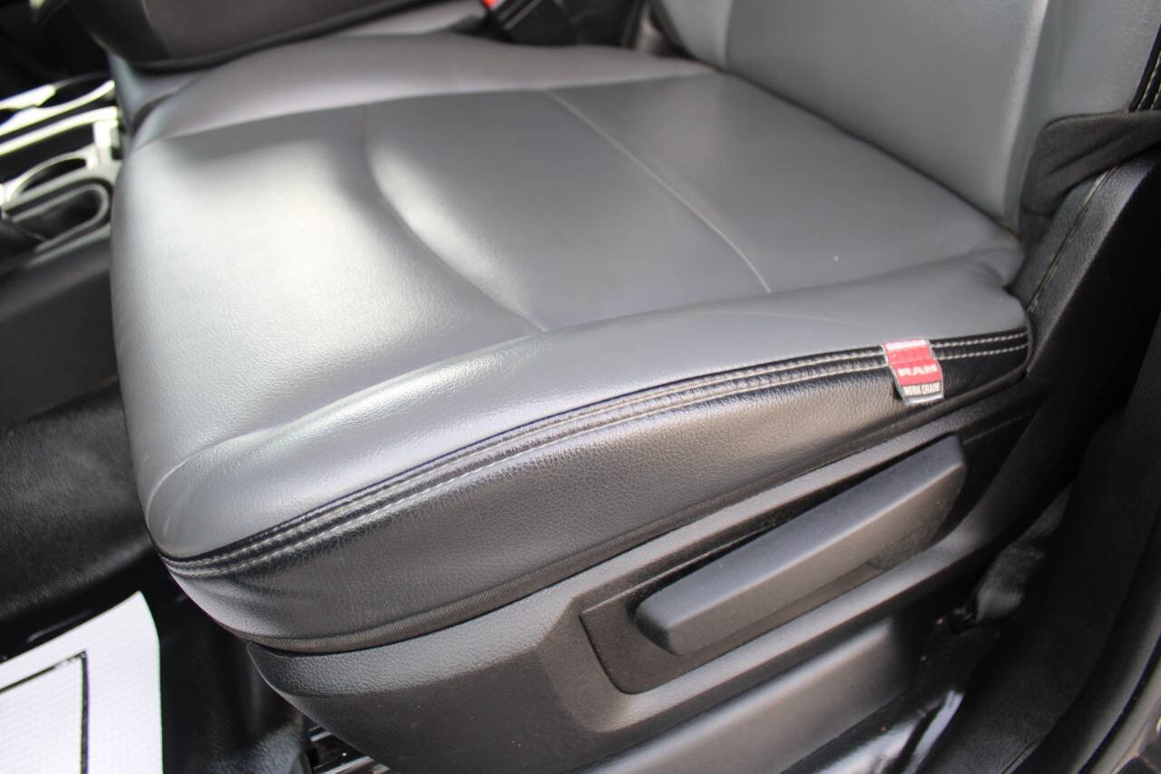 Used 2019 RAM 3500 Tradesman w/ Chrome Appearance Group image 27