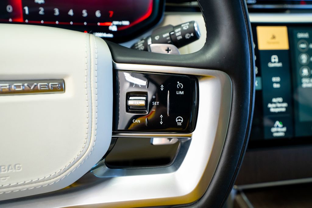 Used 2024 Land Rover Range Rover Long Wheelbase SE image 38