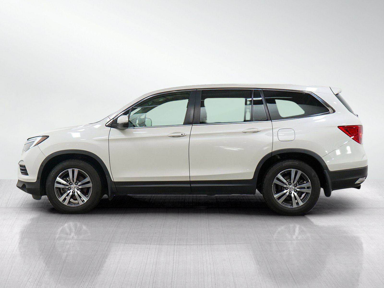 Used 2017 Honda Pilot EX-L image 2