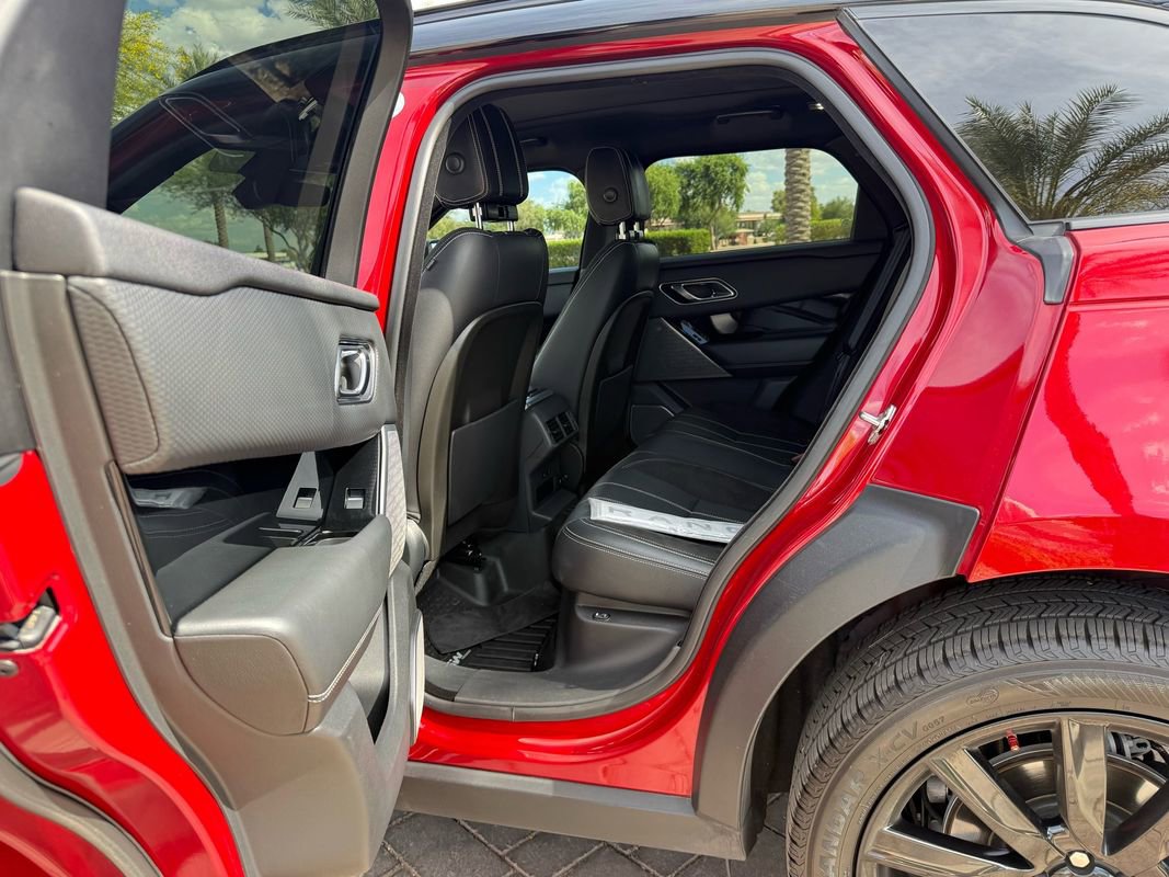 Used 2019 Land Rover Range Rover Velar R-Dynamic SE image 22