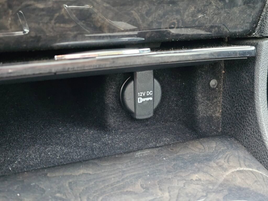 Used 2014 Chrysler 300 C w/ Light Group image 30