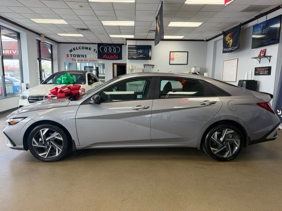 Used 2025 Hyundai Elantra Sport FWD image 10