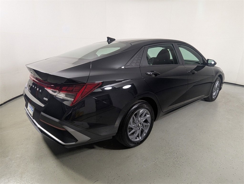 Certified 2024 Hyundai Elantra Blue image 7