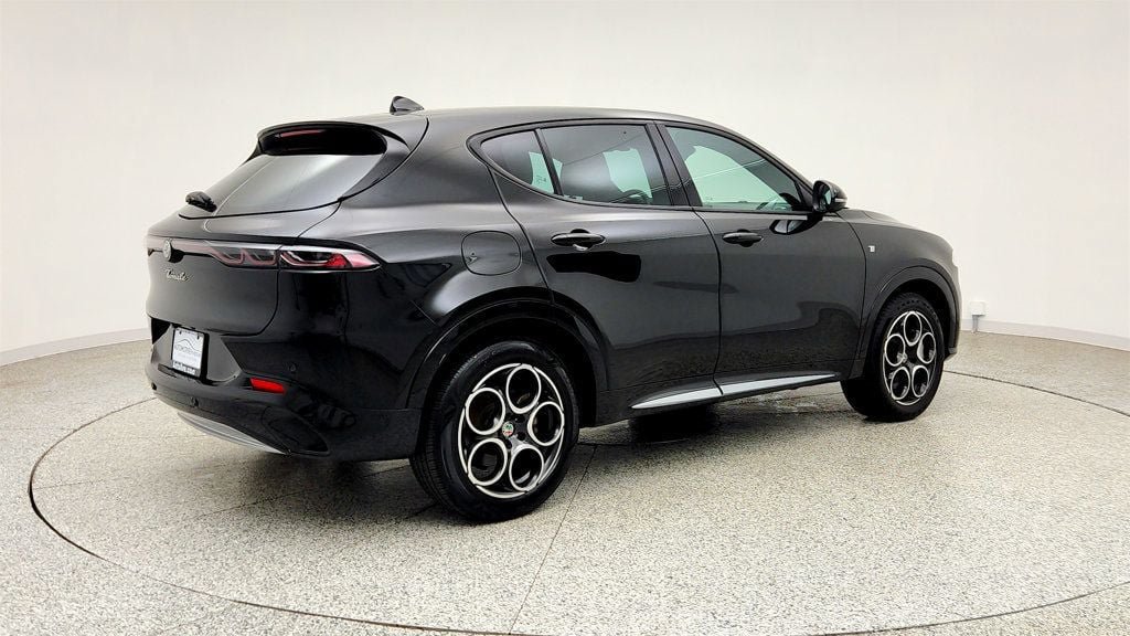 Used 2024 Alfa Romeo Tonale Ti AWD/4WD image 5