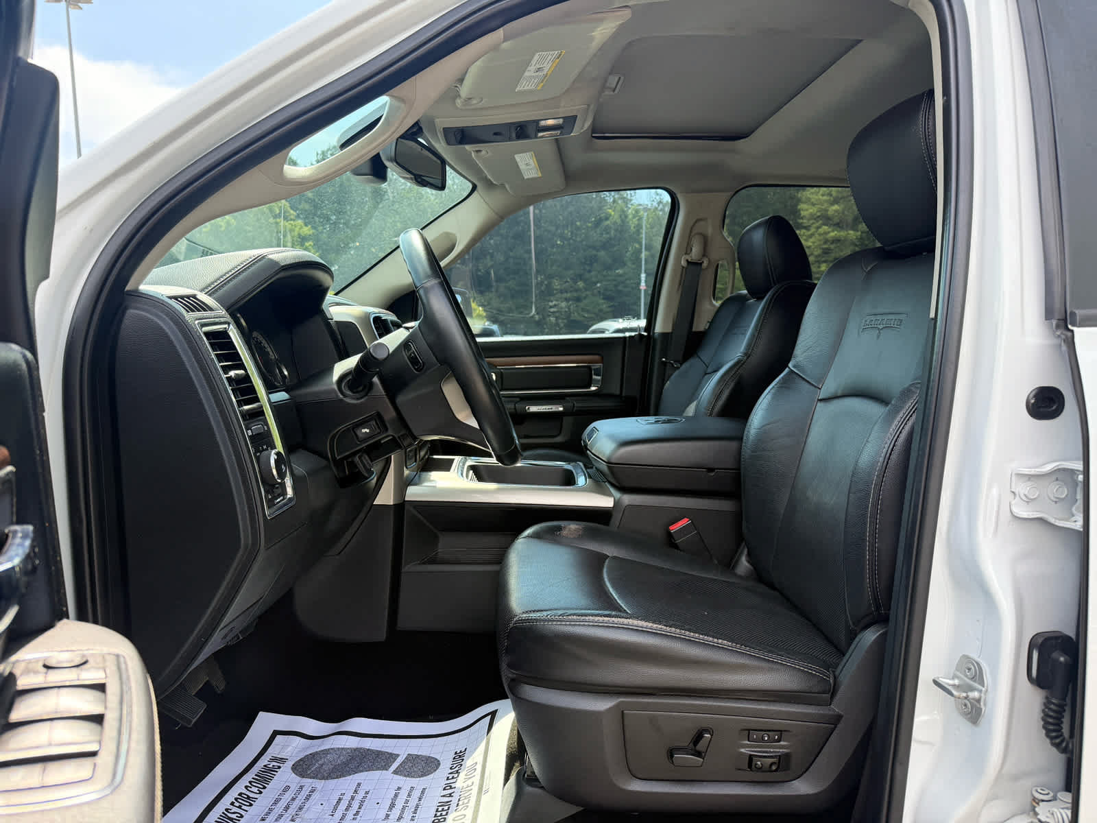 Used 2015 RAM 1500 Laramie w/ Convenience Group AWD/4WD image 12