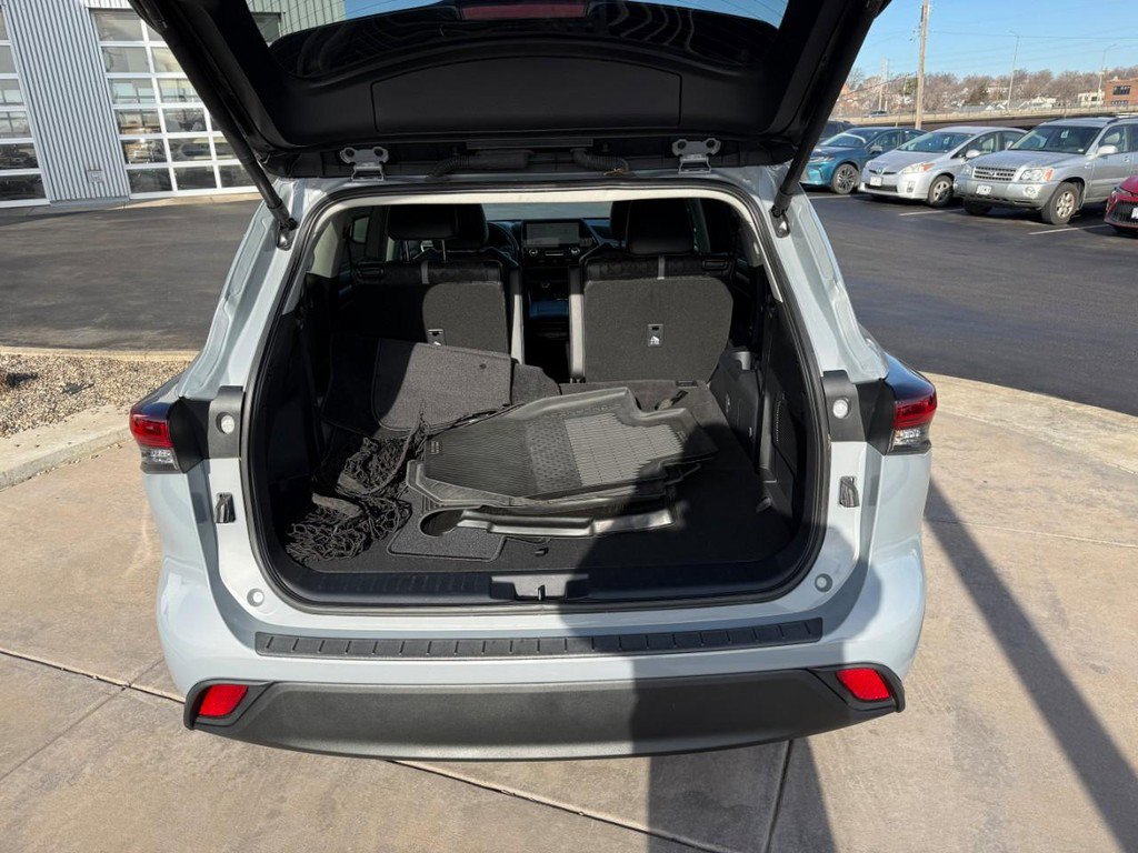 Used 2024 Toyota Highlander XLE image 8