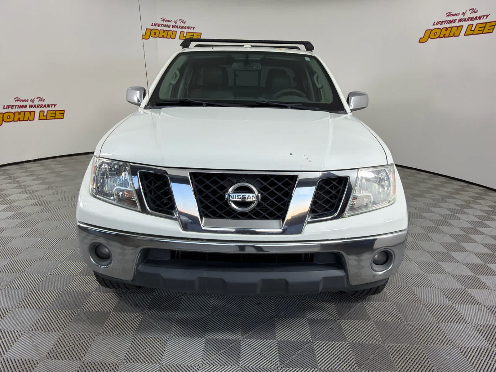 Used 2015 Nissan Frontier SL w/ Moonroof Package RWD image 9