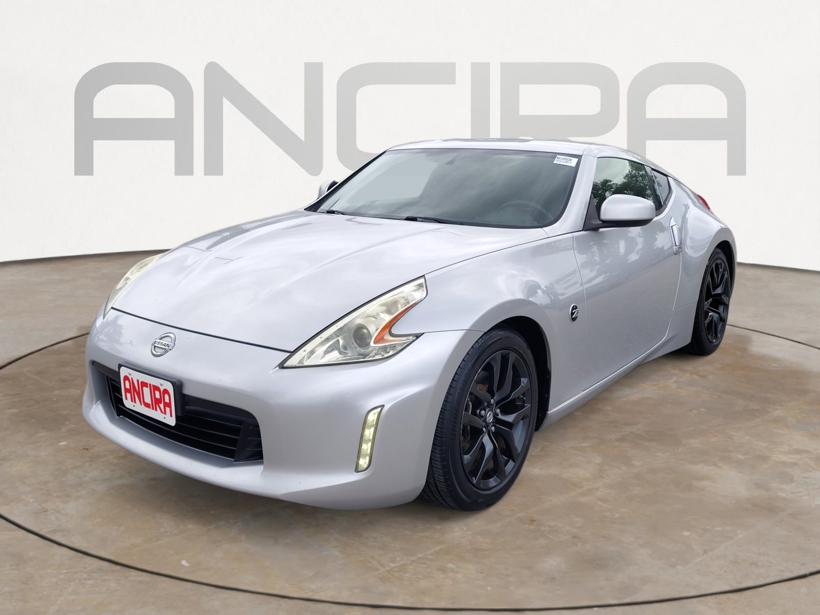 Used 2017 Nissan 370Z Coupe RWD image 8