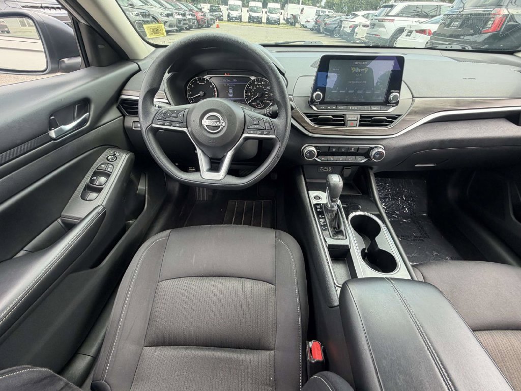 Used 2024 Nissan Altima 2.5 SV FWD image 21