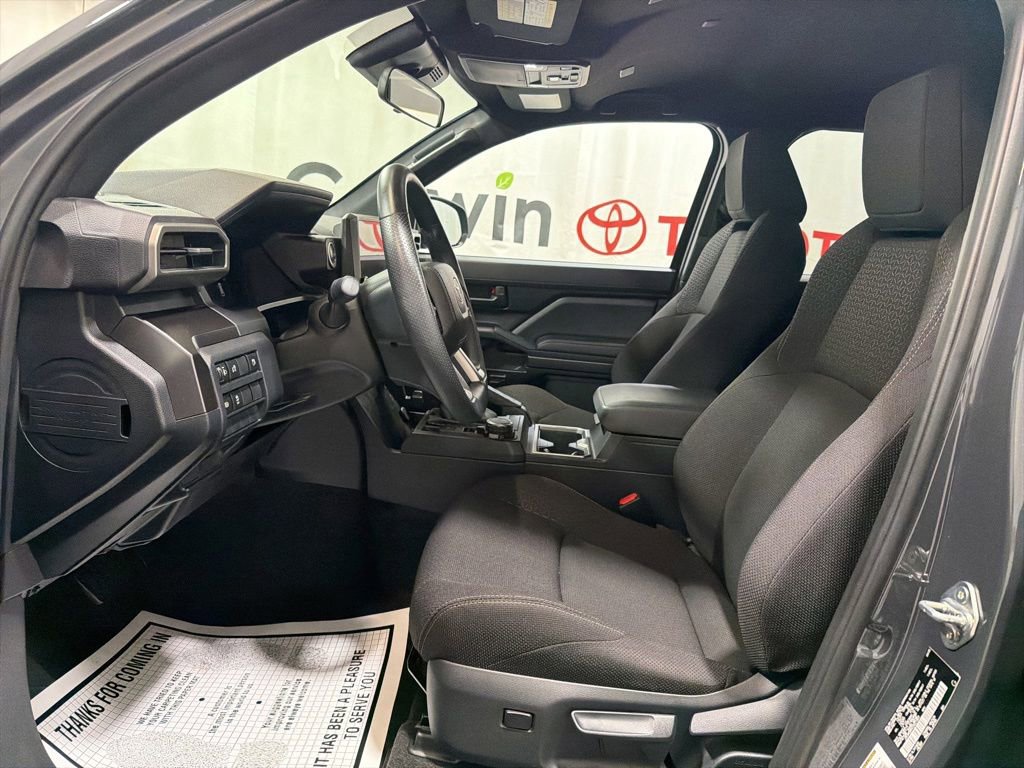 Used 2025 Toyota 4Runner SR5 AWD/4WD image 27