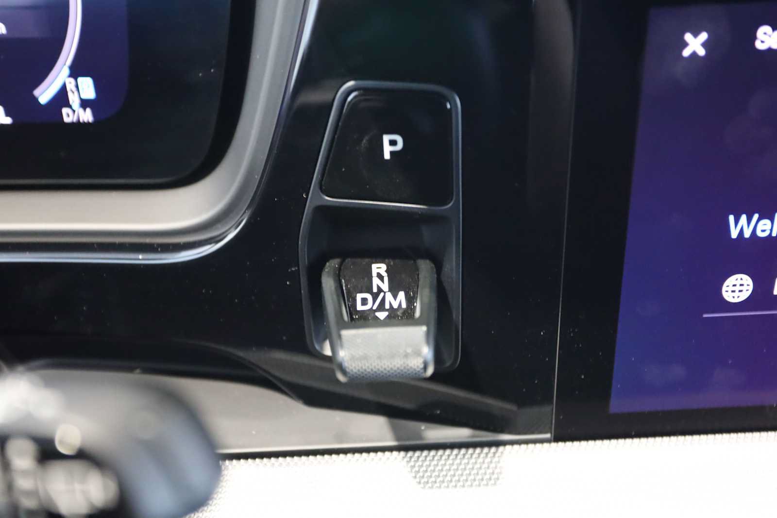 Used 2025 Porsche Cayenne AWD/4WD image 31