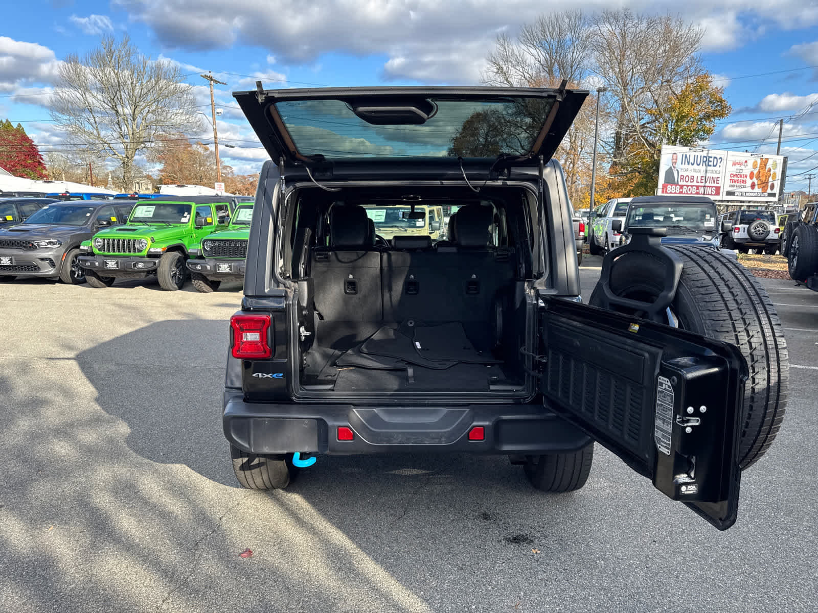 Used 2022 Jeep Wrangler Unlimited Sahara w/ Cold Weather Group image 37