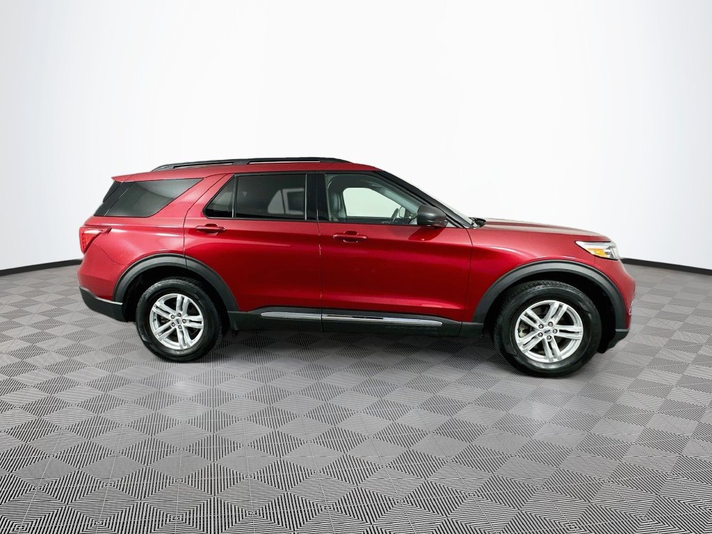 Used 2021 Ford Explorer XLT w/ Equipment Group 202A AWD/4WD image 11