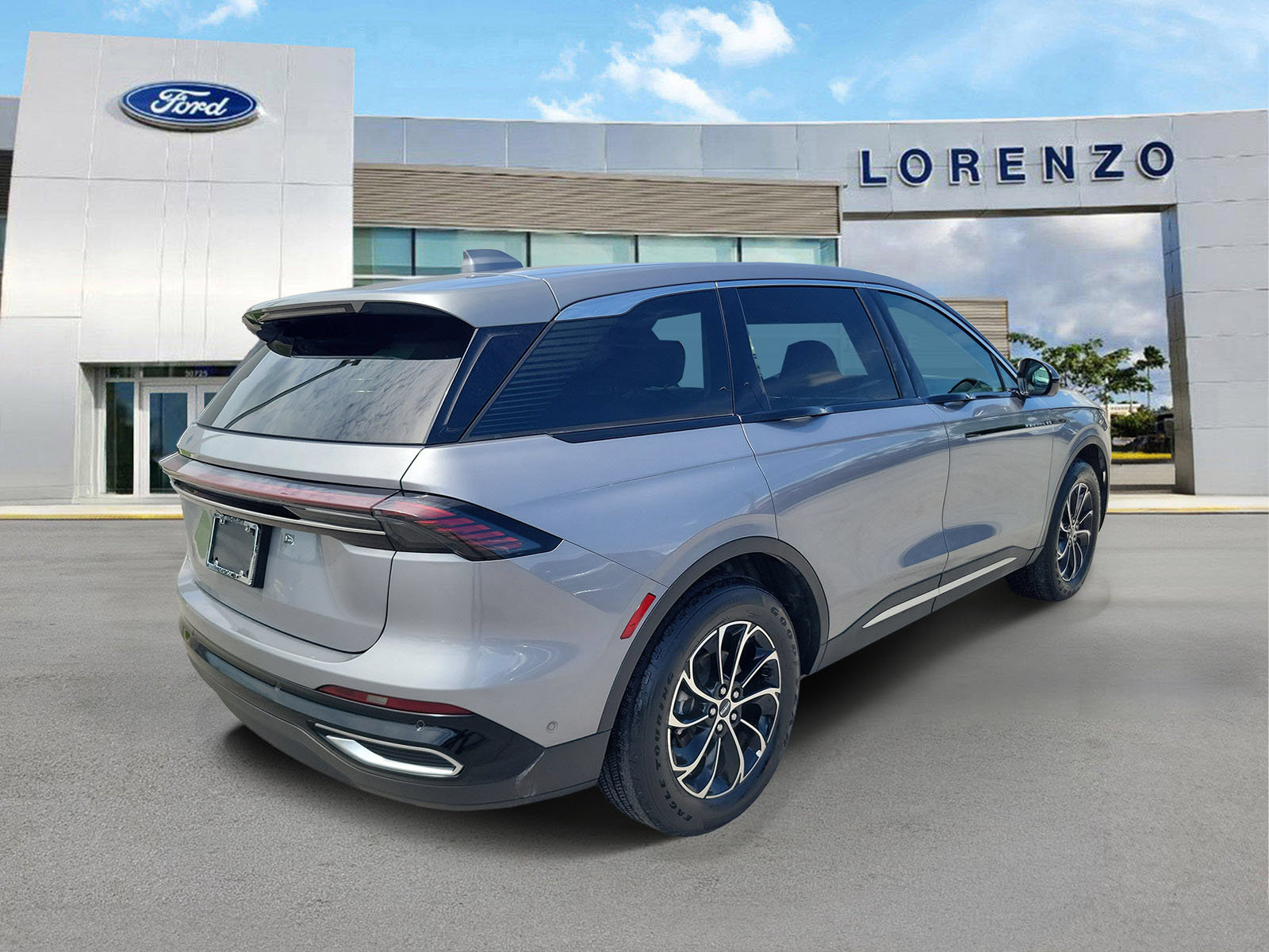 Used 2024 Lincoln Nautilus Premier AWD/4WD image 5