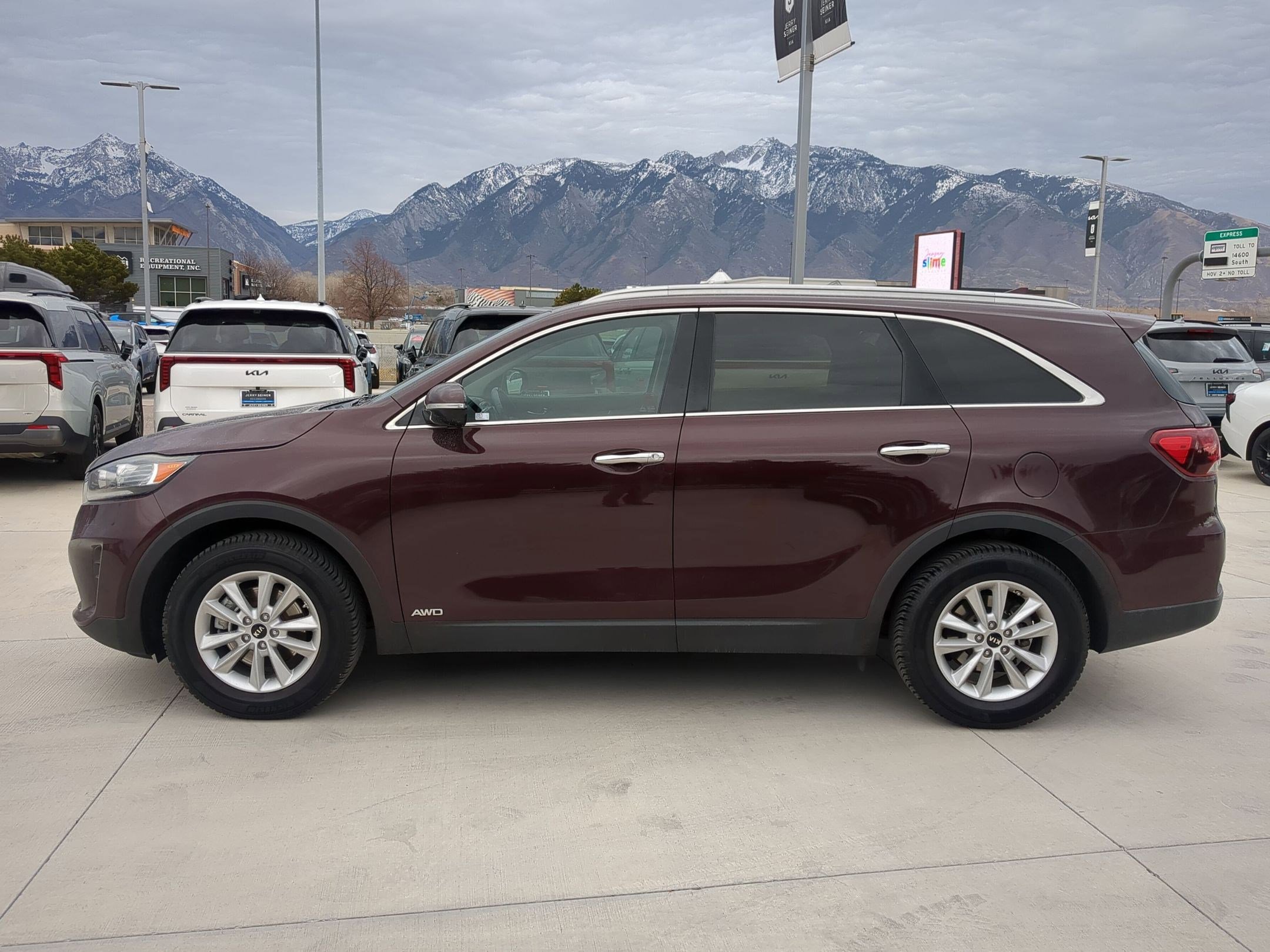 Used 2019 Kia Sorento LX w/ LX Convenience Package image 2