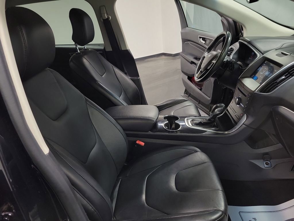 Used 2016 Ford Edge Titanium image 22