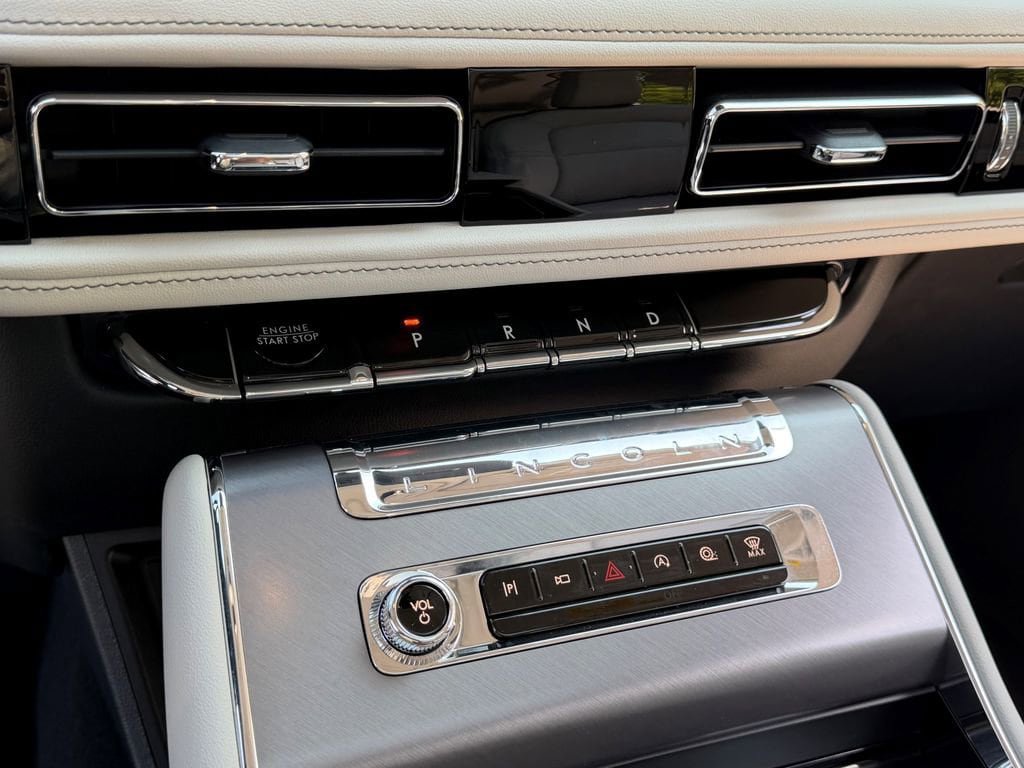 New 2026 Lincoln Aviator AWD image 16