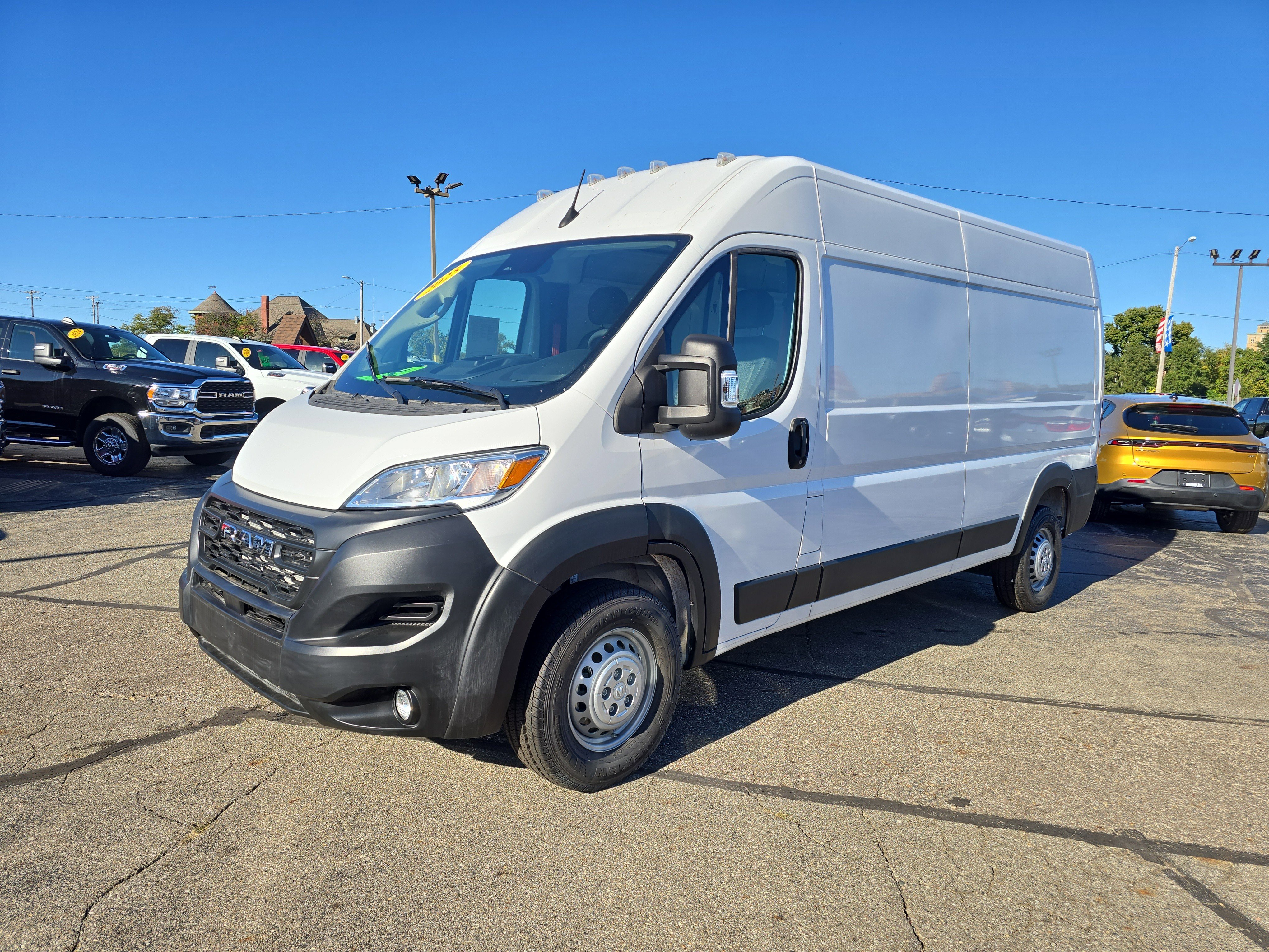 Used 2025 RAM ProMaster 2500 w/ Convenience Group image 2